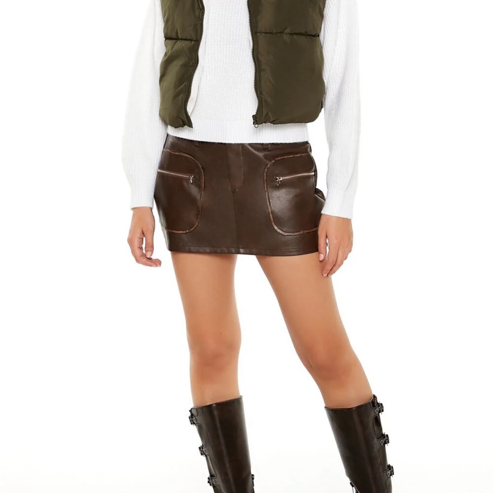 Forever 21 Women's Large Olive, Cropped Hem, Quilted, Funnel Neck, Zip-up Vest. - Picture 2 of 7